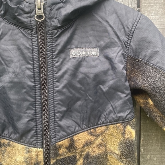 Boy’s Columbia Black and Timberwolf Zip Up Jacket size 6-12 months - Picture 2 of 5